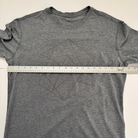 Lululemon Ghost Race 5 Year Basic Tee Gray Reflective Graphics Limited Edition M - Picture 6 of 14